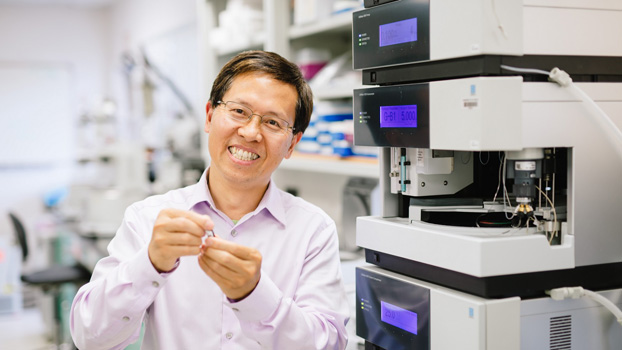 Shugeng Cao in his lab